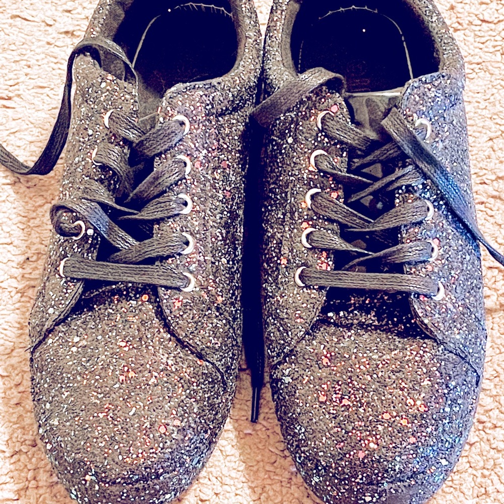 Sparkle/glitter sneakers!